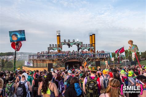 This festival in riverside park includes children's activities, a traditional arts and crafts fair and music performances and workshops. Mysteryland USA Music Festival on May 24, 2015 - NickyDigital.com {SMILE}