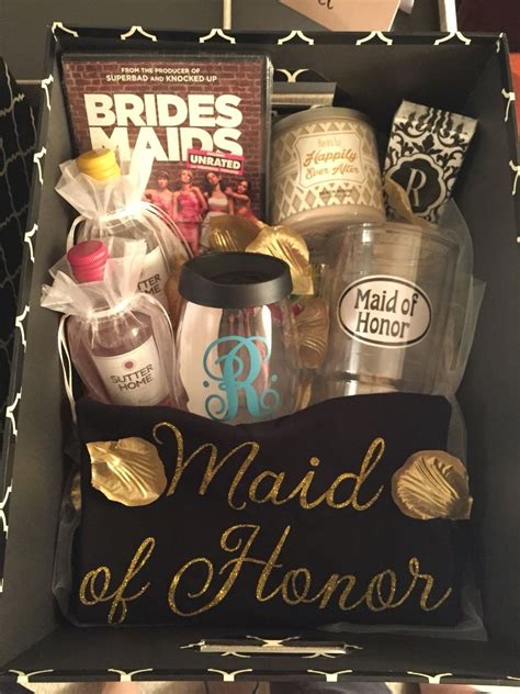 Unique Bridesmaid Ts Ideas To Show Your Love 14 Ts For Wedding Party Cute Bridesmaids