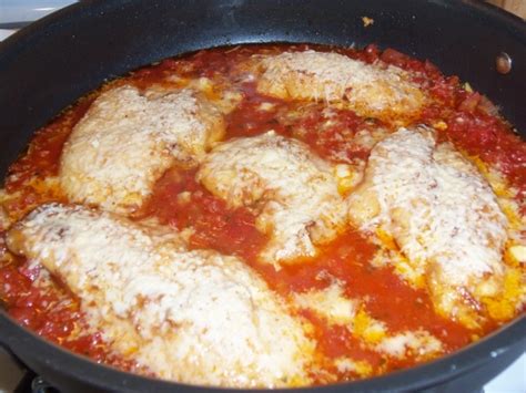 Top each cutlet with 2/3 cup of the sauce and spread evenly to coat. Pioneer Woman Chicken Parmigiana Recipe - Genius Kitchen