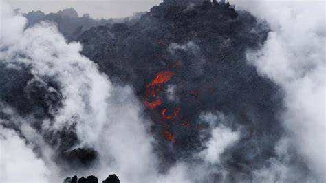 Hawaii Kilauea Volcano Explosion 23 Injured On Boat Off Big Island