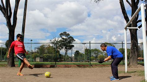 Maybe you would like to learn more about one of these? Mejor que Messi: el fútbol para ciegos