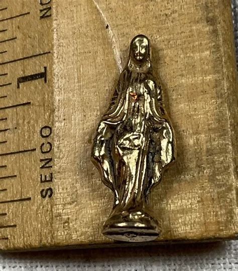 Vintage Pocket Shrine Statue Mary Miraculous Medal Christian H74 1999