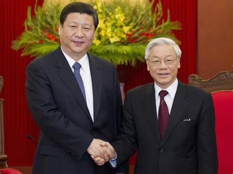 Chủ tịch nước nguyễn xuân phúc và tổng bí thư, chủ tịch nước lào thongloun sisoulith dự lễ trao tặng công trình nhà quốc hội lào. Kỷ niệm 71 năm Ngày thiết lập quan hệ ngoại giao Việt Nam ...