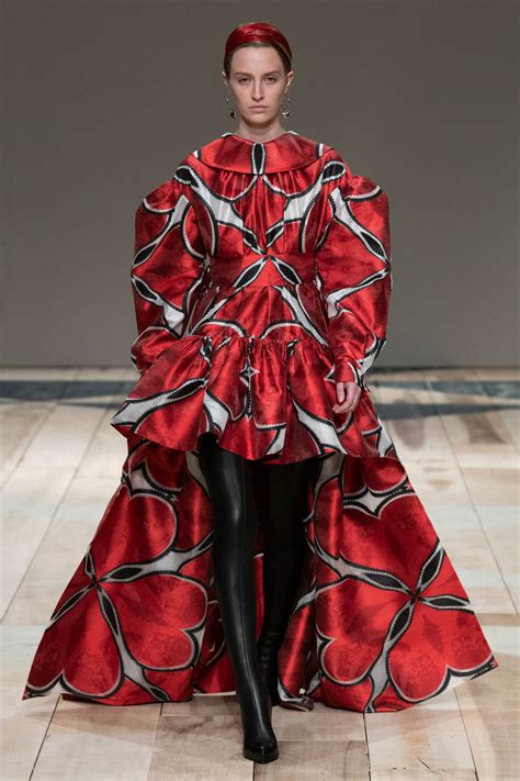 2020 (mmxx) was a leap year starting on wednesday of the gregorian calendar, the 2020th year of the common era (ce) and anno domini (ad) designations, the 20th year of the 3rd millennium. ALEXANDER MCQUEEN FALL WINTER 2020 WOMEN'S COLLECTION ...