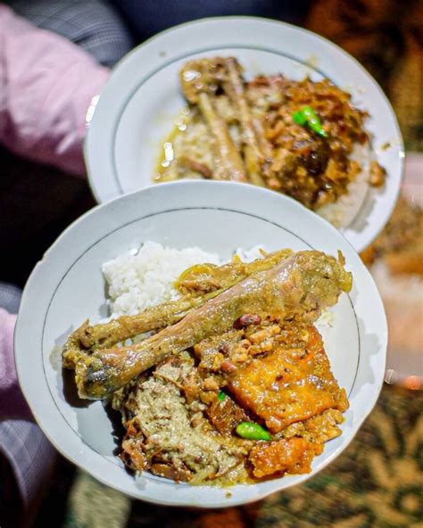 Sistem informasi kebutuhan pokok (simbok) dinas. Kuliner Tengah Malam di Jogja, Menu Sahur Dengan Gudeg