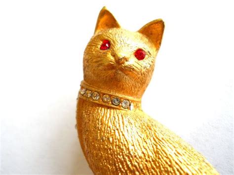 Kitty Cat Brooch In Textured Gold Tone With Rhinestones Etsy Gold