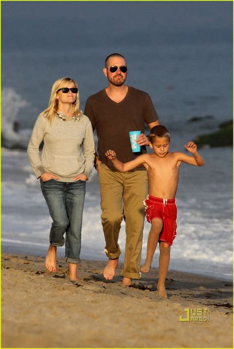 Reese Witherspoon And Jim Toth Beach With Ava And Deacon Photo 2557771 Ava Phillippe Celebrity