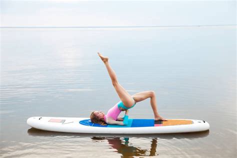 10 benefits to taking a stand up paddle boarding sup yoga class in your city beginner s guide