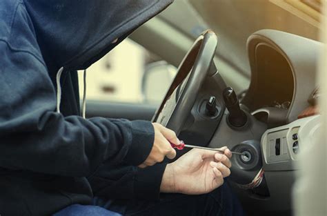 How to lock and unlock your car's steering wheel | Autodeal