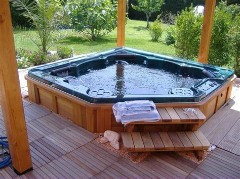 Marquis is a hot tub manufacturer based in the united states whose excellent portable and outdoor hot tubs and spas have changed the game entirely. 25 Stunning Garden Hot Tub Designs