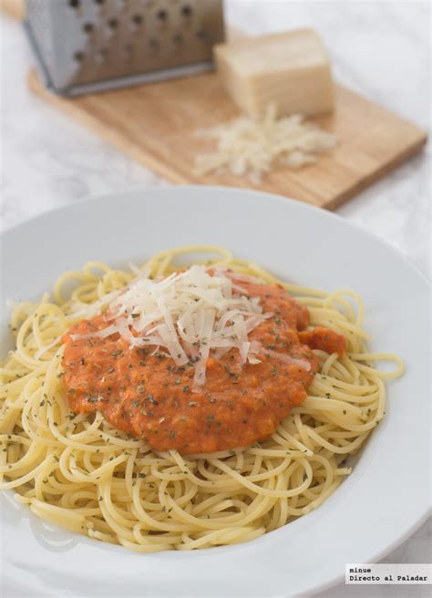 Espaguetis con salsa cremosa de tomate Receta de cocina fácil