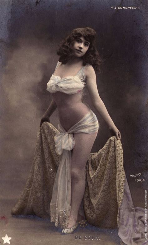 Vintage Photos Of Beautiful Cabaret Dancers From The Late 19th And Early 20th Centuries