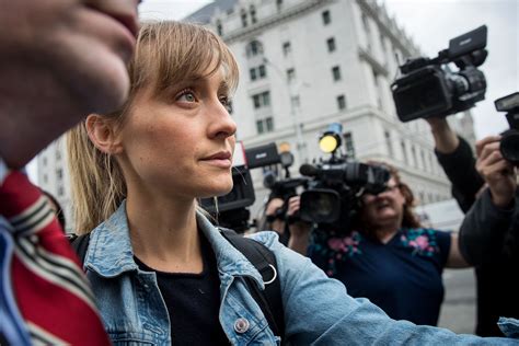 From ‘smallville Star To Accused Sex Trafficker What Happened To Allison Mack Ktla