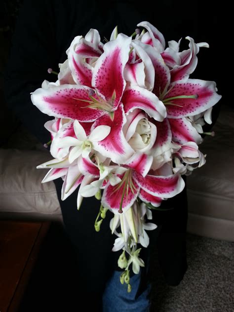 stargazer lily wedding bouquet wedingq