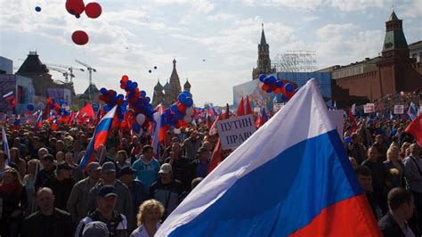 100000 March On Red Square As Moscow Revives Soviet Era May Day
