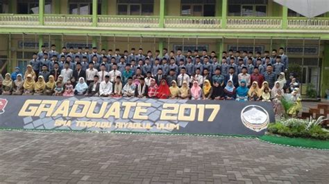 Tugas proses kreatif fahmi nasrulloh. Haflatul Ikhtitam Santri Akhir SMA-T Pesantren Condong Angkatan XI Tahun 2017 | Artikel | SMA ...