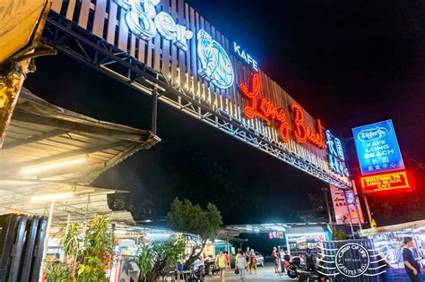 Look for the batu ferringhi | apom balik crispy stall for a sinful delightful snack i.e. Batu Ferringhi's Daily Night Market - Crisp of Life