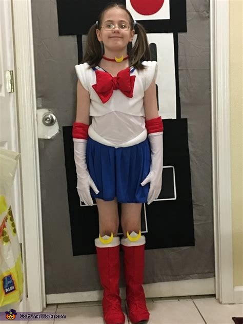 How cute is this easy sailor costume diy?! Sailor Moon Costume | DIY Costumes Under $25