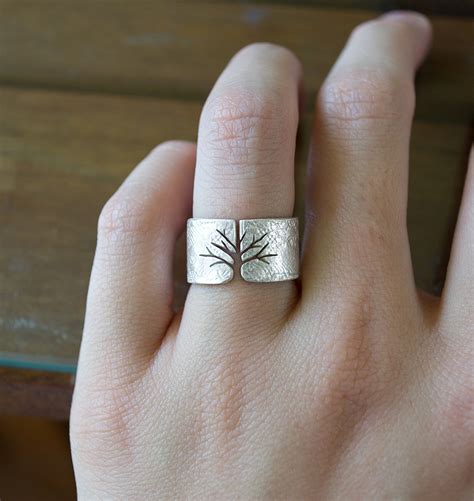 textured-silver-tree-ring-on-behance
