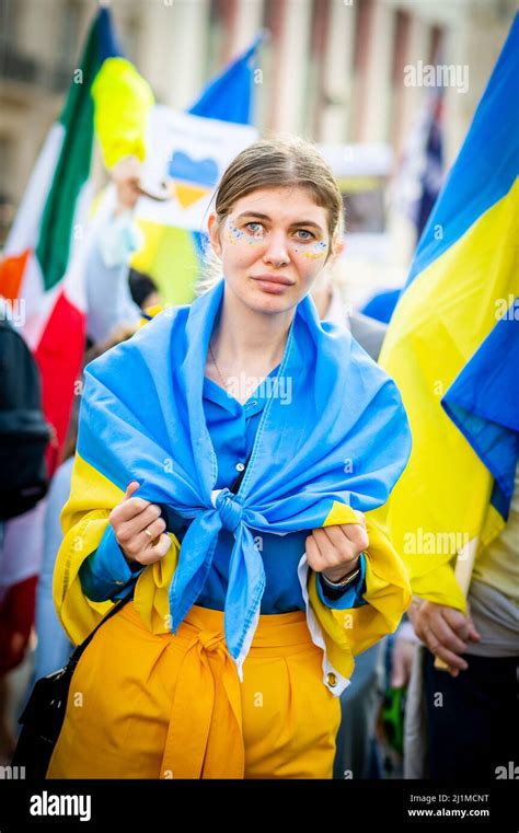 Tausende Marschieren Solidarisch Gegen Den Krieg In Der Ukraine