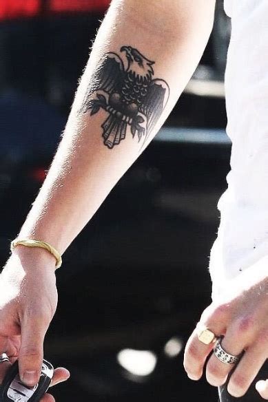 It was first spotted by fans on his tour of australia and new zealand. Harry Styles Tattoo Guide - Harry Styles' Tattoos Meanings ...