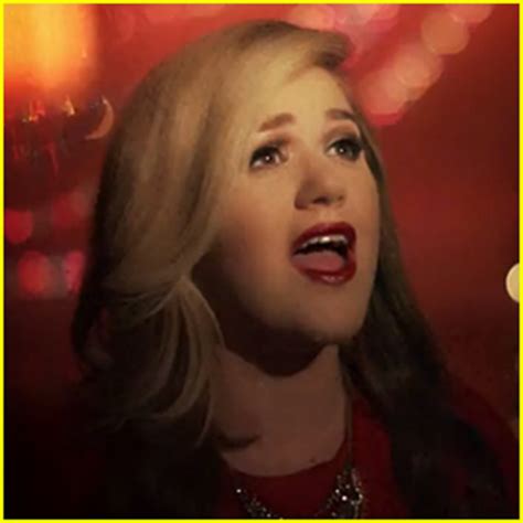 Kelly Clarkson Gets Us Christmas Ready In Wrapped In Red Music Video Watch Now Kelly