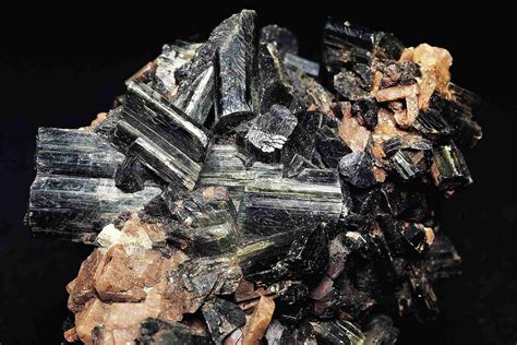 Característiques Dels Minerals Negres Més Comuns I Significatius