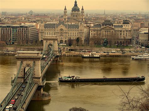 Fileszechenyi Chain Bridge Budapest Wikimedia Commons