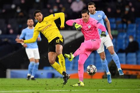 The bundesliga side face a brutally dortmund keep ansgar knauff in after his late winner in stuttgart. Jadon Sancho hits out at referee after controversial decisions in Man City vs Borussia Dortmund ...
