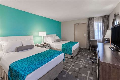 Howard Johnson By Wyndham Romulus Detroit Metro Airport Rooms Pictures And Reviews Tripadvisor