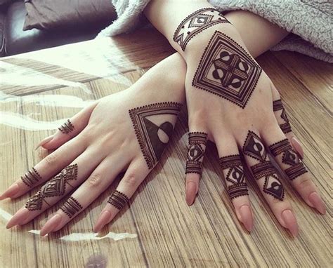 50 Minimal Mehndi Designs For Your Intimate Wedding Henna Tattoo