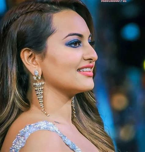 Sonakshi Sinha Asmaa On Instagram “gorgeous 💋🔥🔥💙” Most Beautiful Indian Actress Bollywood