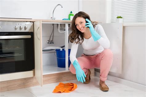 Zwischendurch fotos vom wasser im haus und den wasserschäden machen. Wasserschaden im Haus? | Abflussexpress.de