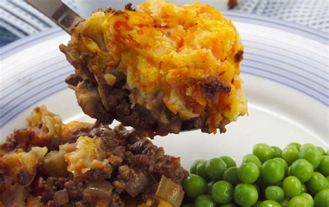Regardless of what you call it, a shepherd's pie is basically a casserole with a layer of cooked meat. Quorn Shepherd's pie | Recipe (With images) | Quorn ...