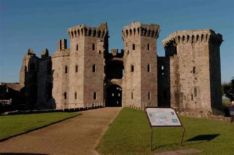 The Comedy Of Errors At Raglan Castle By Festial Players Theatre