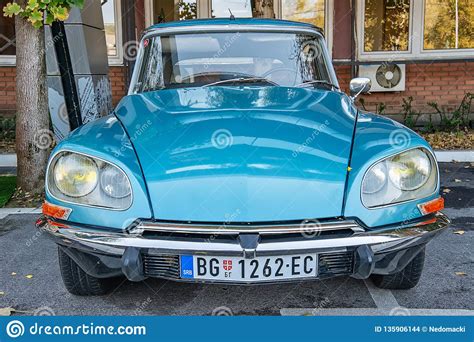 Citroen DS oldtimer car. editorial stock image. Image of chrome - 135906144