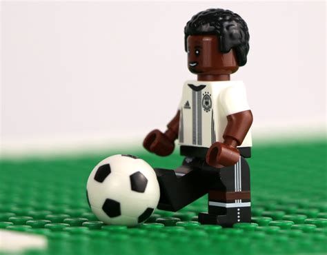 Uefa albanien andorra armenien aserbaidschan belgien bosnien bulgarien deutsche demokratische republik deutschland dänemark england estland finnland frankreich. Deutschland - Slowakei: DFB LEGO Minifiguren im EM-Check ...