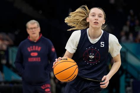 geno auriemma uconn s paige bueckers fully cleared to return