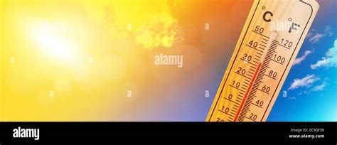 Hitze Thermometer Zeigt Die Temperatur Heiß Im Himmel Ist Sommer
