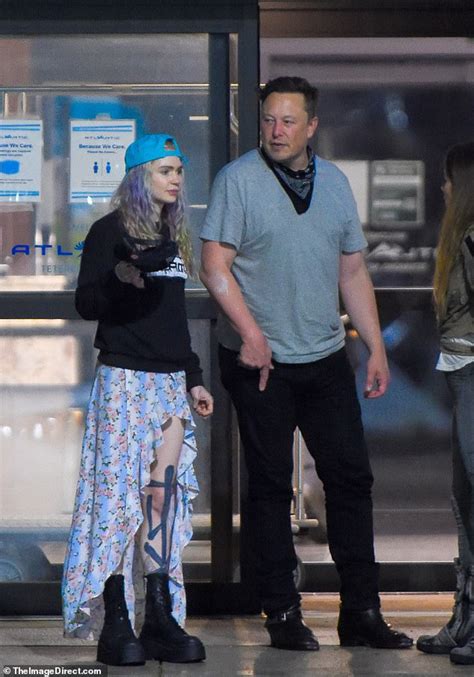 Elon Musk Arrives In New York With Partner Grimes And Baby X A Xii