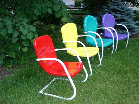Antique metal lawn chairs at the petal patch, mcfarland, wi. fresh paint, vintage metal lawn chairs | Metal lawn chairs, Metal outdoor furniture, Outdoor ...