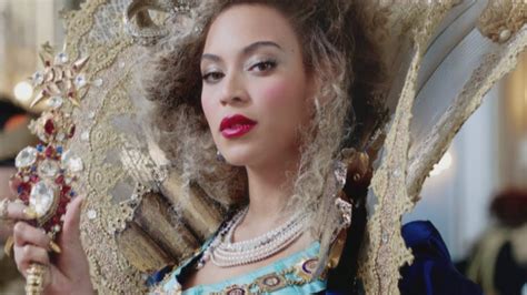 Beyonce World Tour Teaser Queen B Dresses Like Royalty Youtube