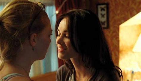 Megan Fox And Amanda Seyfried In Jennifer’s Body 2009 Lesbians Kissing Megan Fox Jennifer