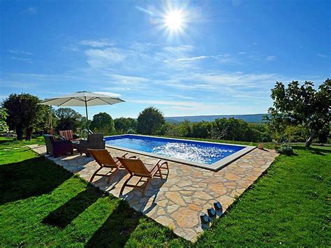 Ein ferienhaus in kroatien und genießen sie einen besuch in einer typischen taverne. Ferienhaus Stancija Negri in Trget, Istrien - 5 Personen ...