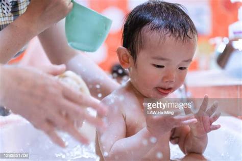 Girl Underwater In Bathtub Photos And Premium High Res Pictures Getty