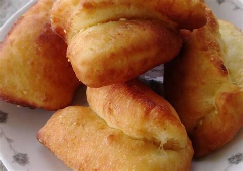 Resep roti goreng lapis dua untuk jualan yang kriuk di luar empuk di. Resep Golang-galing (bolang-baling) Roti Bantal oleh ...