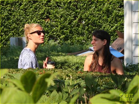 Gwyneth Paltrow And Apple Moped For Their Coffee Run Photo 2934012