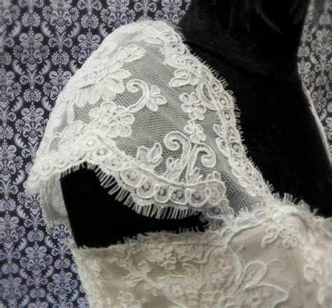 Detachable Ivory Lace Cap Sleeves For Wedding Gown