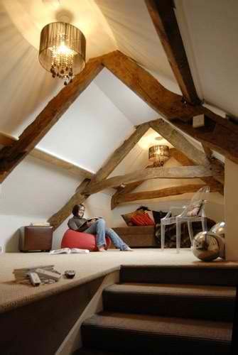 30 Beautifully Decorated Attic Room Designs Attic Rooms Home Theater
