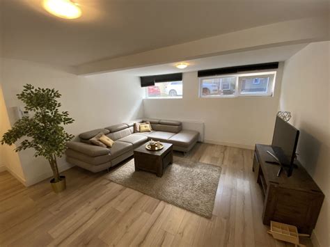 Light and Spacious Apartment (basement) - Jordans Residence